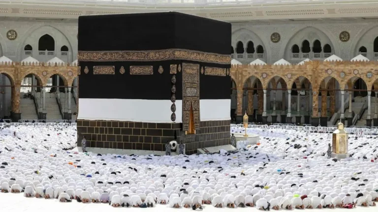 Saudi Arabia To Include | Mandatory Meal Voucher Into Umrah Visa